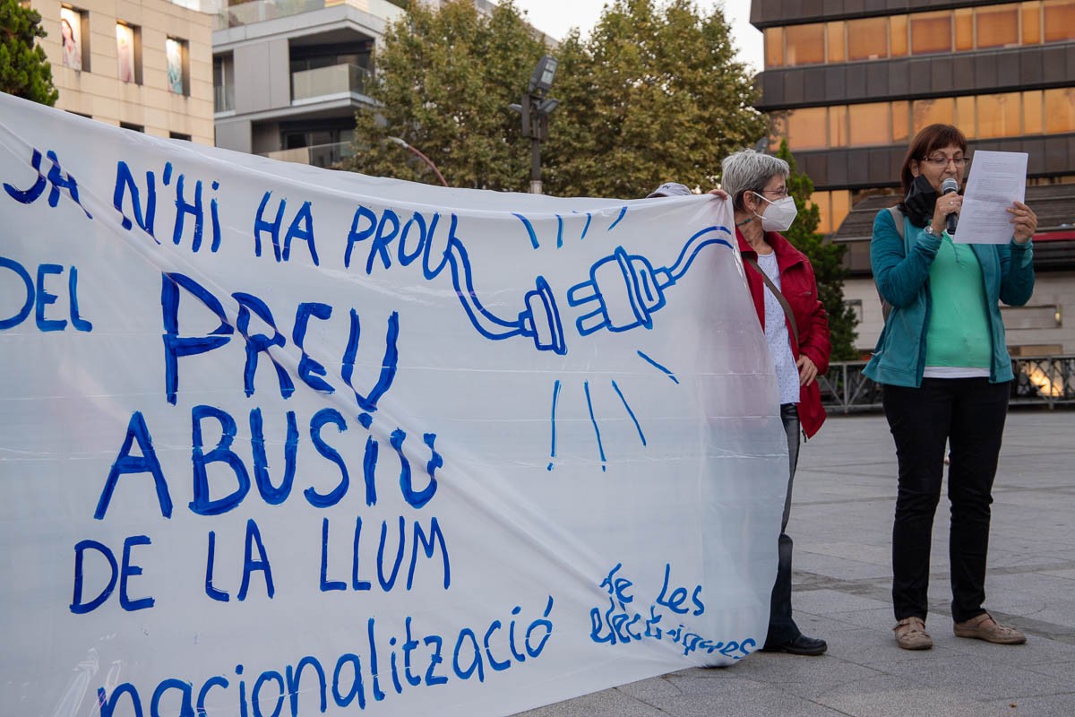 La UE aprova reduir el consum elèctric un 5% en hores punta per rebaixar la factura de la llum