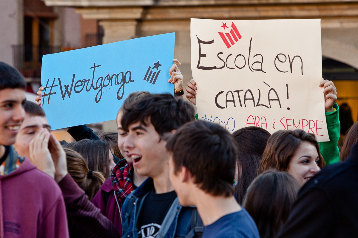 Una llengua tres-cents anys a contra-corrent