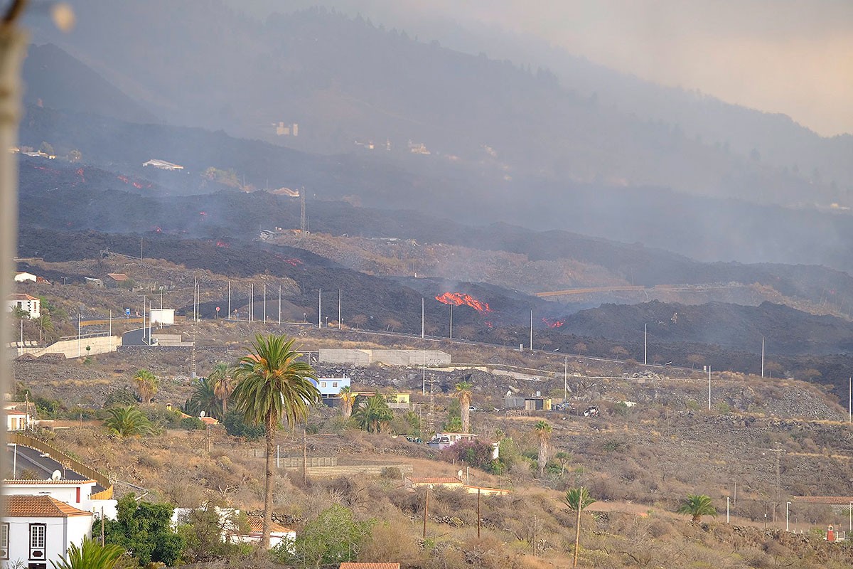 La lava va topar dilluns amb una fàbrica de ciment - Europa Press