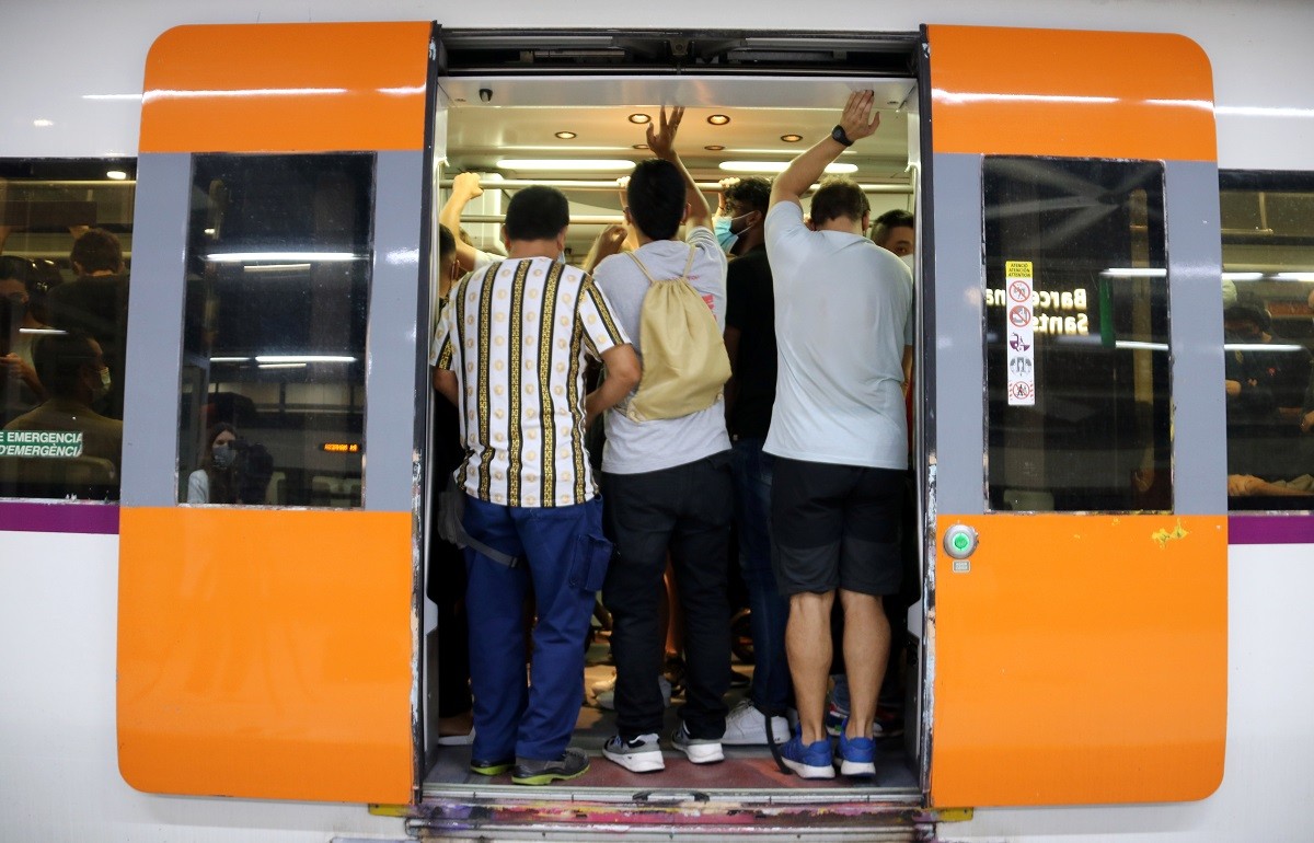 Problemes a Rodalies: l'R4 i l'R8 circulen amb retards de 30 minuts al nucli de Barcelona