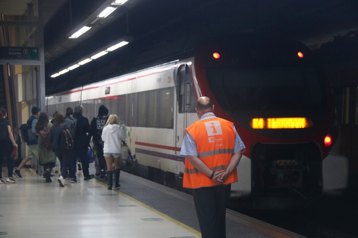 Andana de Rodalies a l'estació de Sants aquest dilluns al matí - ACN