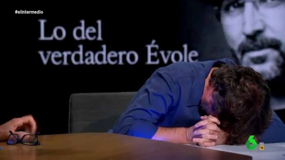 Jordi Évole pateix un nou atac de cataplexia en directe: «Que entri el Samur»