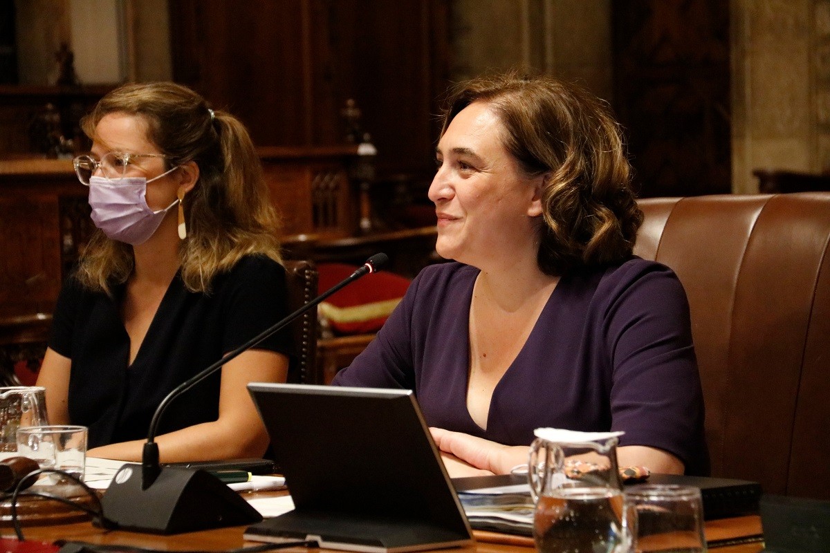Prop de cent entitats convoquen una concentració contra Colau per «recuperar el lideratge»