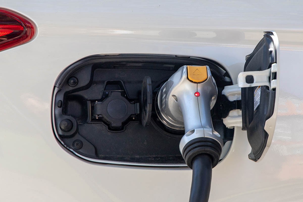 Autopistas instal·larà sistemes de rècarrega elèctrica a totes les àrees de servei