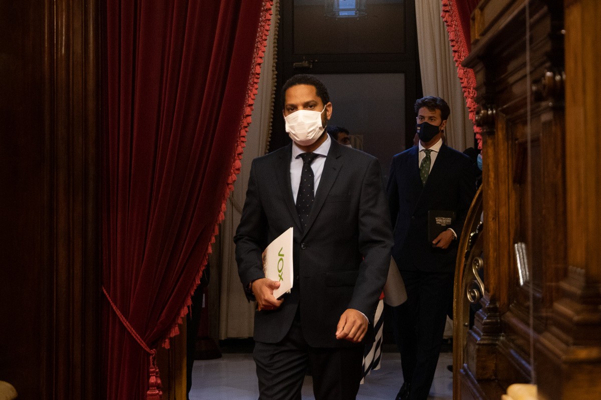 La majoria del Parlament insta Borràs a sancionar Vox per vincular immigració i delinqüència