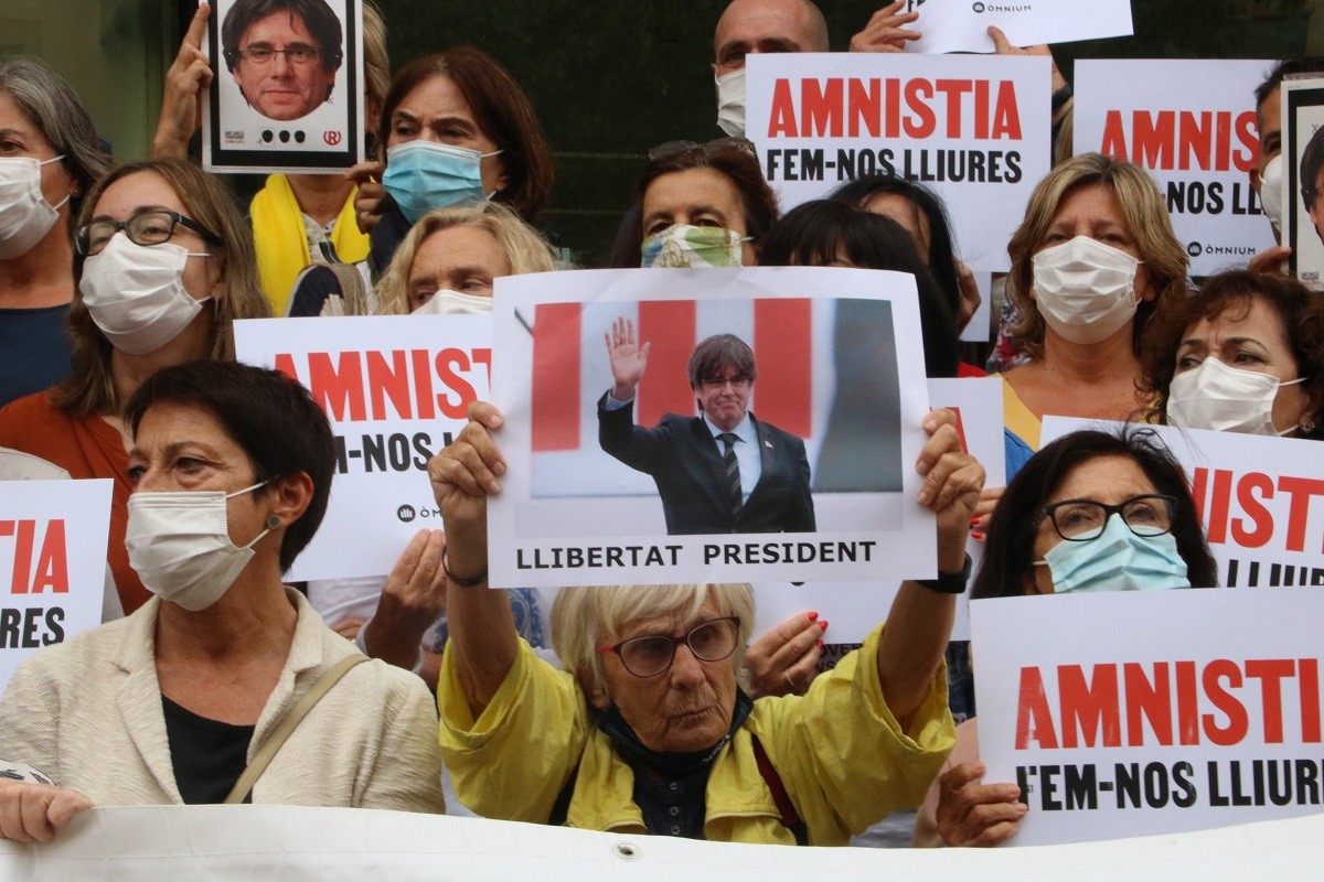 Puigdemont queda en llibertat a l'espera de resoldre l'euroordre