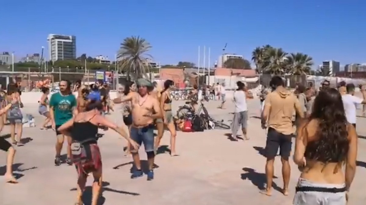«Silent Disco»: la curiosa idea vista al Poblenou de Barcelona