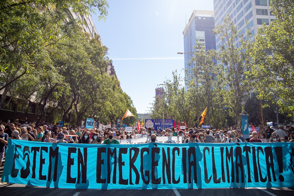 El carrer calibra el malestar contra els macroprojectes