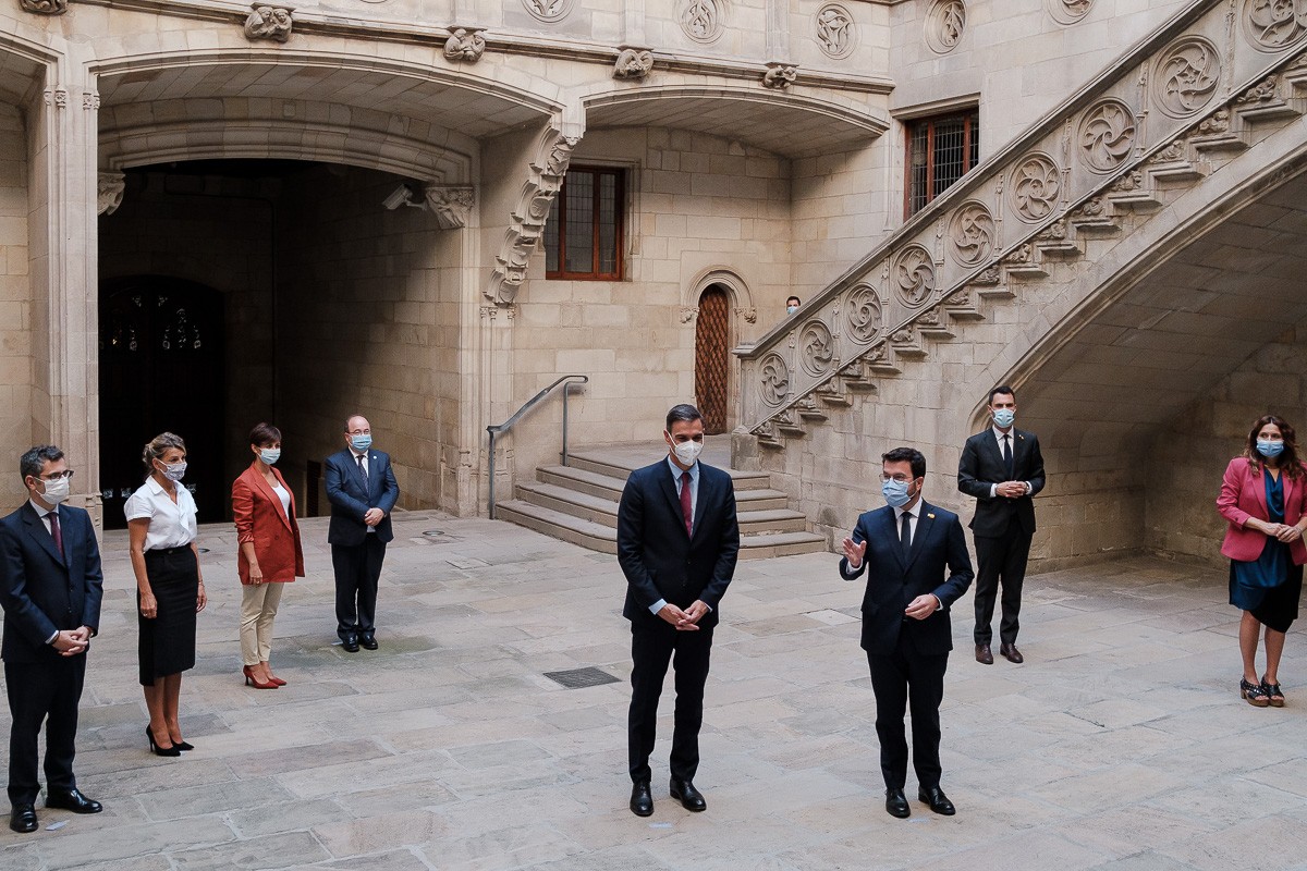 La Moncloa intenta apagar l'incendi de l'espionatge amb una cimera Bolaños-Vilagrà a Palau