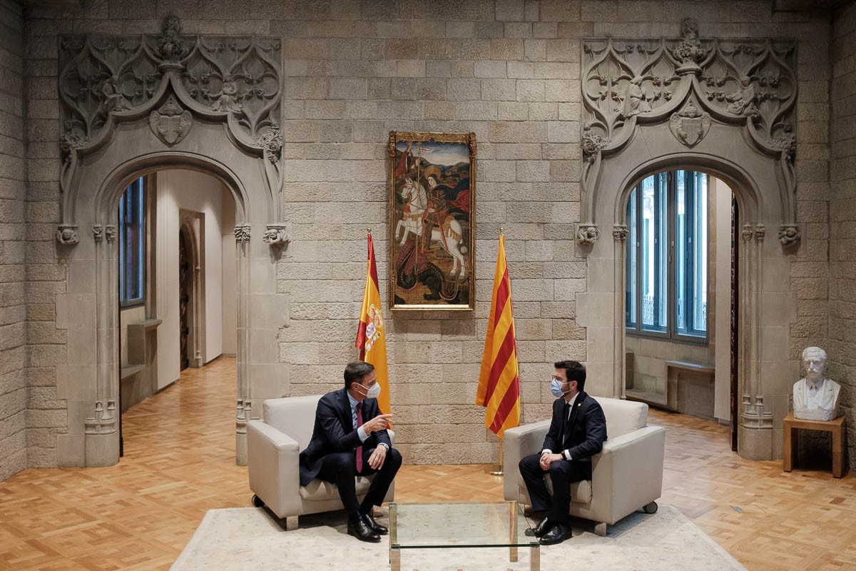 Aragonès i Sánchez reprenen el diàleg enmig del xoc ERC-Junts al Govern