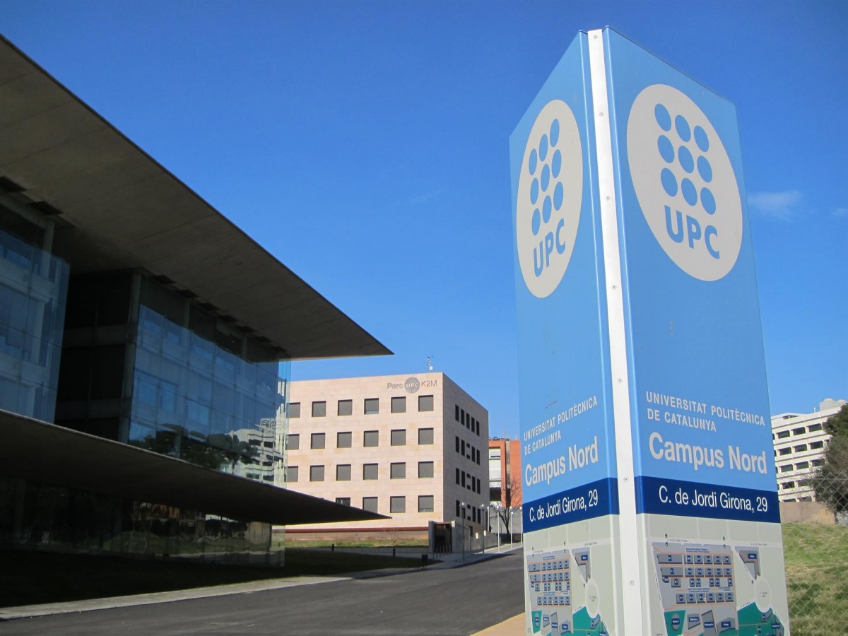 Dimiteix una vicerectora de la UPC per instar a cremar contenidors i col·lapsar l'aeroport durant la Diada