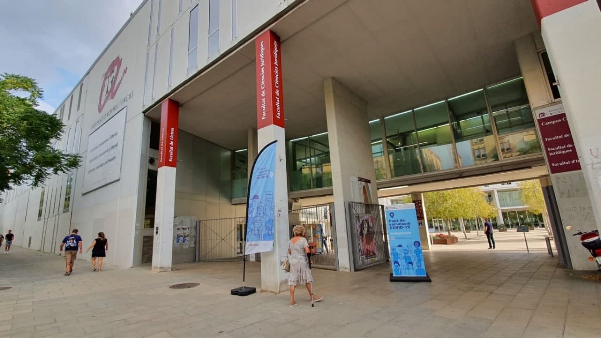 Les universitats engeguen el nou curs amb més presencialitat i punts de vacunació