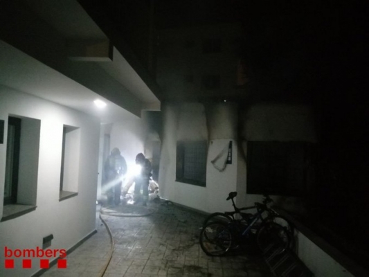 Desallotjades 50 persones d'un hotel de Sitges per l'incendi d'una bugaderia annexa