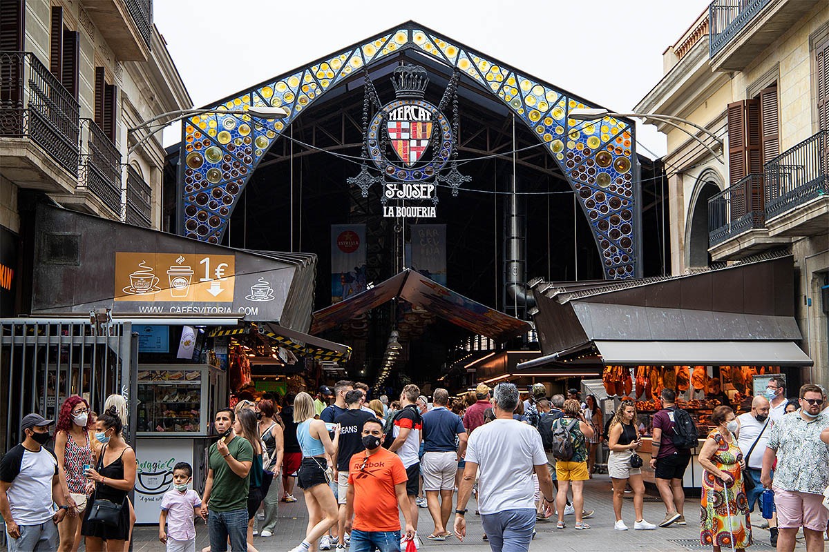 Turistes al centre de Barcelona. - Gala Espín