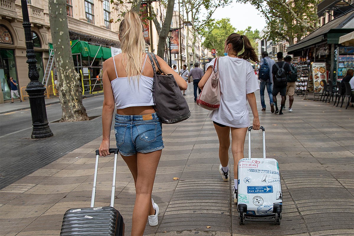Dos «youtubers» es graven saltant al sostre del funicular de Vallvidrera