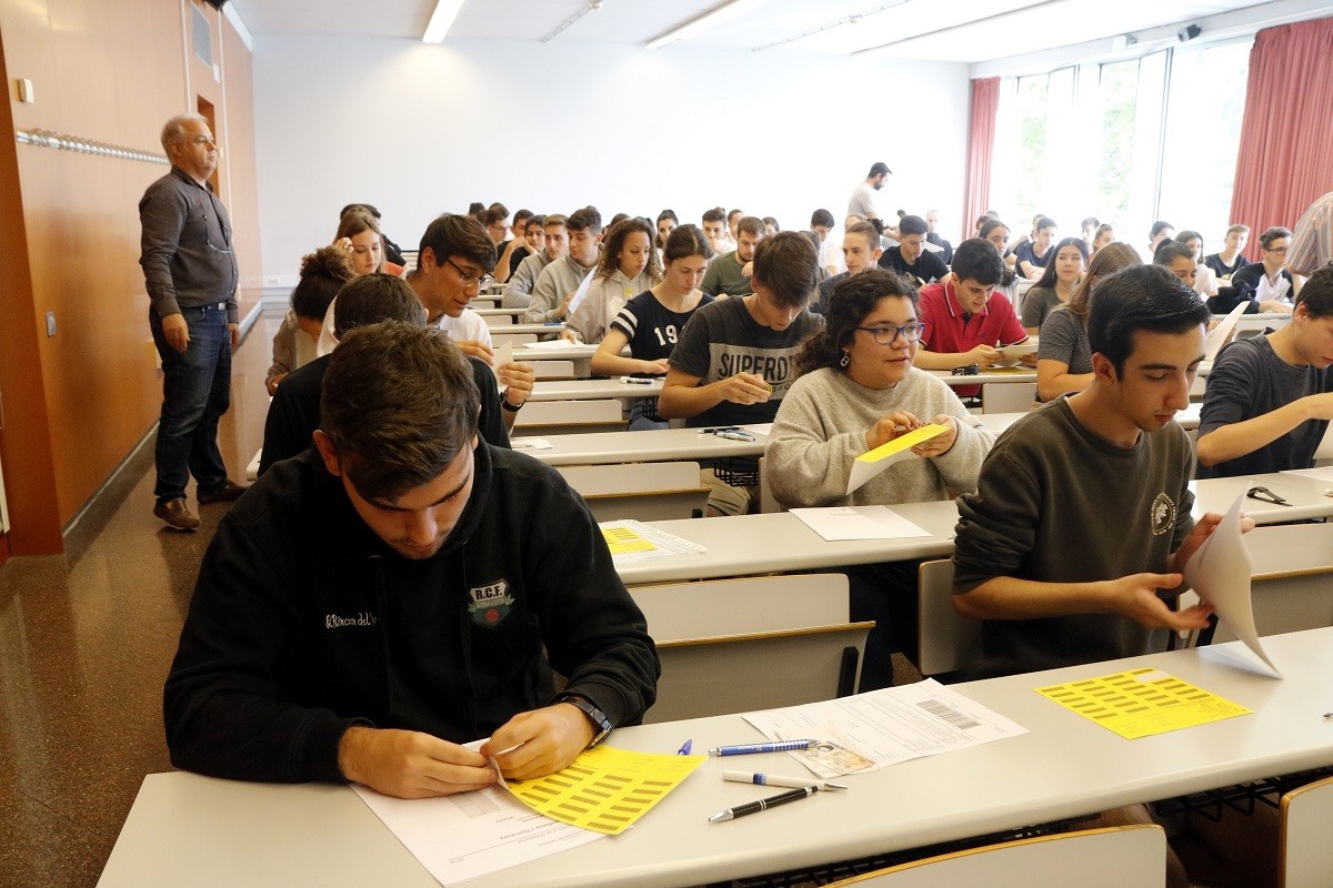 Només un 28% dels joves barcelonins parlen català de manera habitual