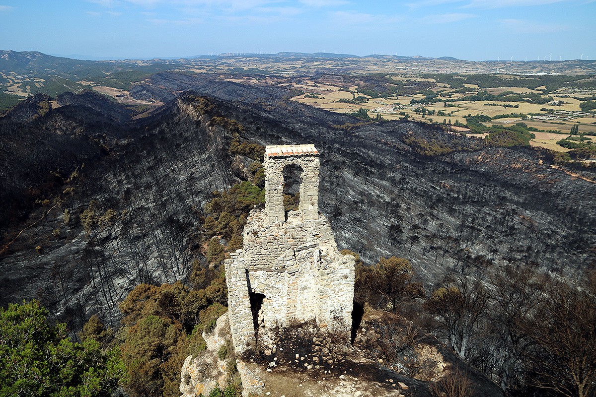 Vistes de la zona cremada de Bellprat des del castell de Queralt - Mar Martí/ACN