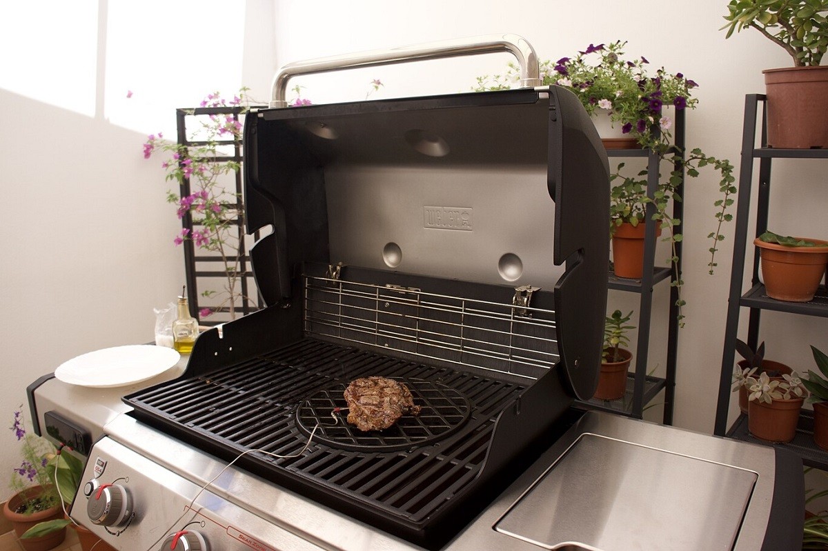Inventen una barbacoa que avisa per mòbil quan la carn està feta
