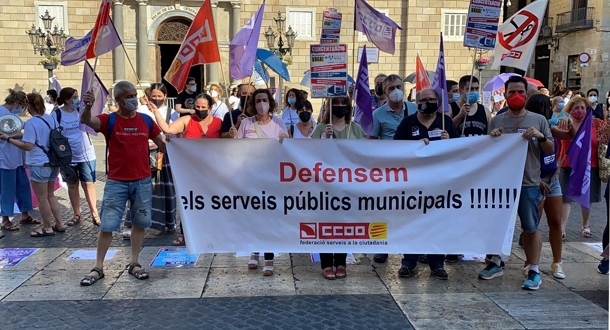 La plantilla de Barcelona Activa protesta per la decisió de prescindir d'un centenar d'empleats