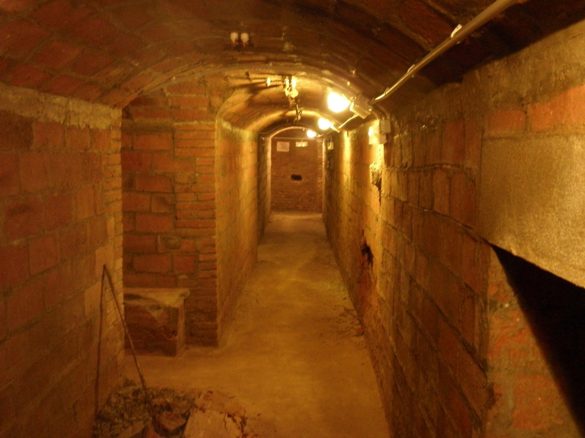 Refugi antiaeri de la plaça del Diamant - Literat Tours