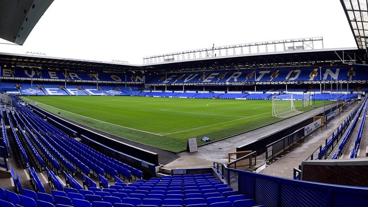 Detenen un futbolista de l'Everton per abusos sexuals a menors