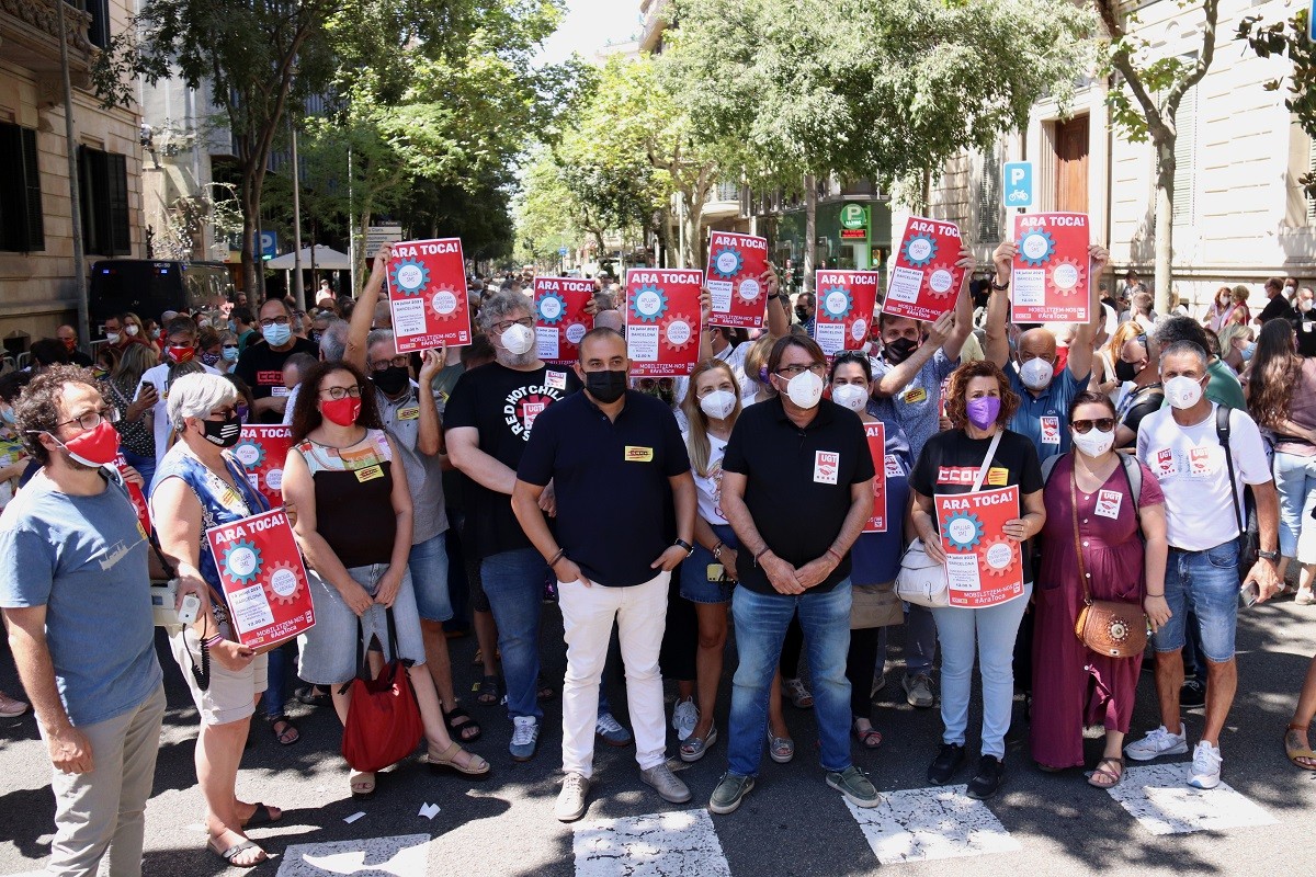 CCOO i UGT reclamen a Barcelona un augment del salari mínim i la derogació de la reforma laboral