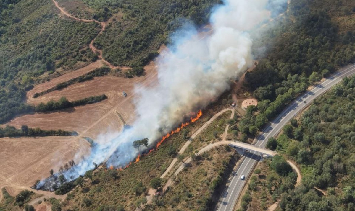 El foc crema la crisi
