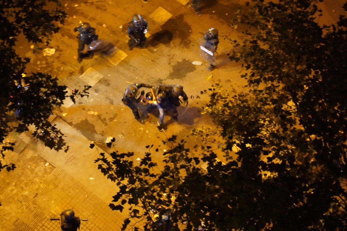 La Fiscalia demana un any i mig de presó pel fotoperiodista d'«El País» detingut durant les protestes