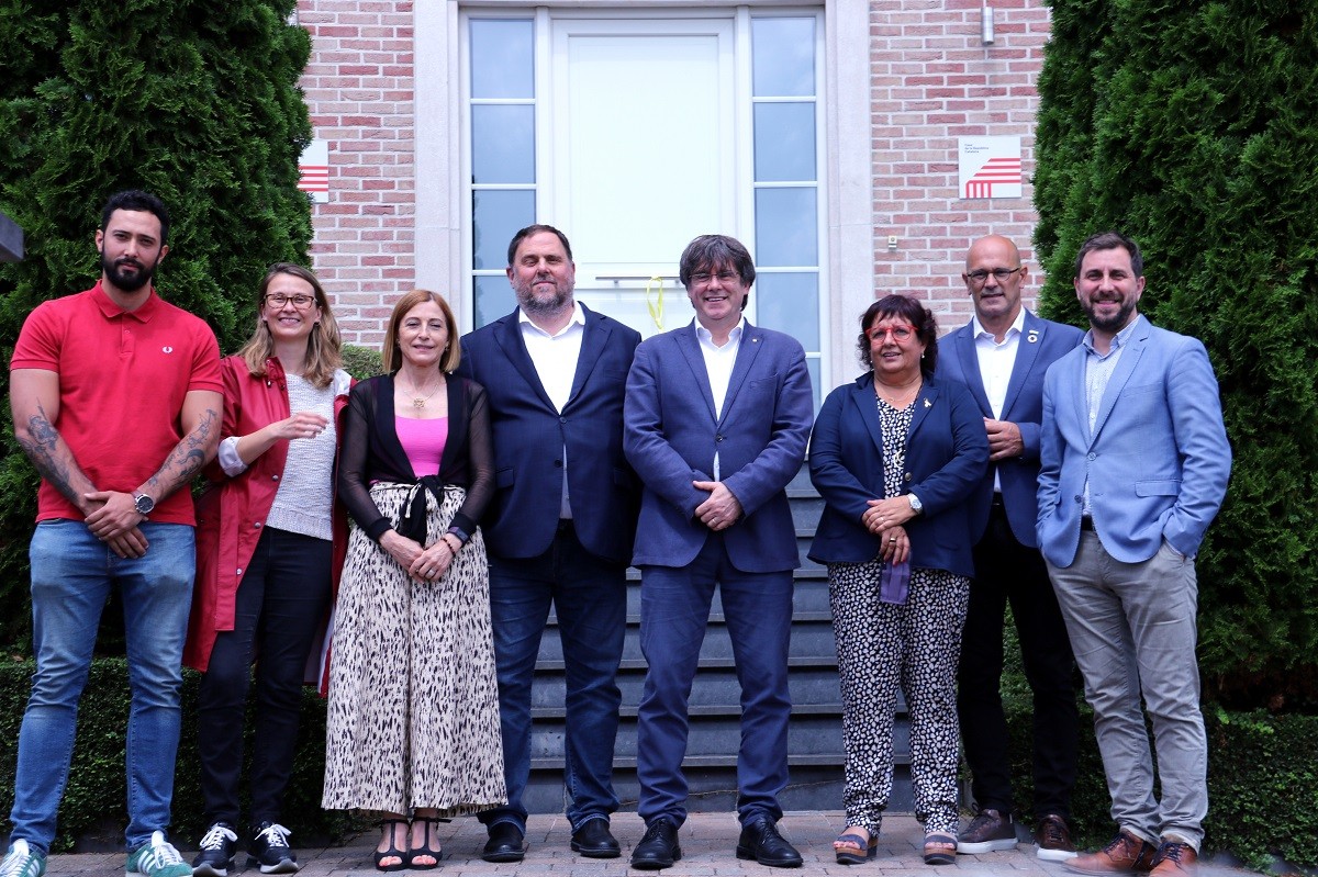 Puigdemont i Junqueras, cara a cara 1.349 dies després