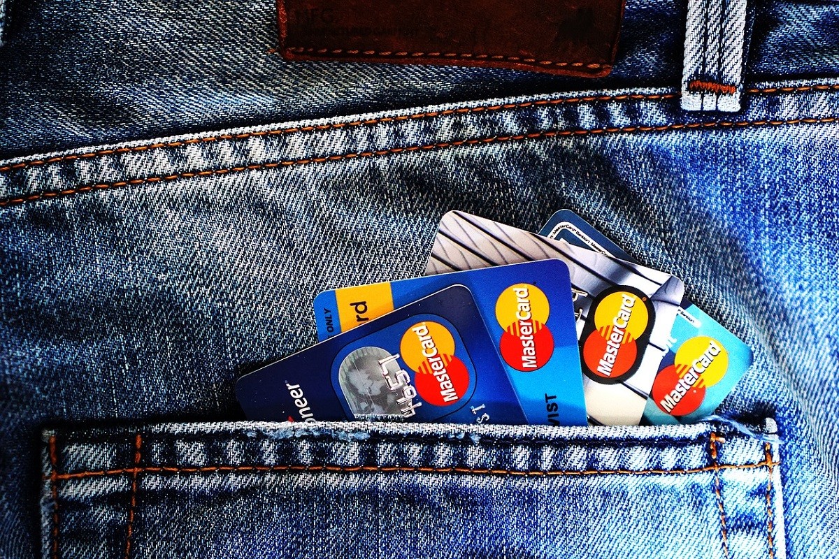 Com estalviar comissions bancàries en les targetes de crèdit, segons l'OCU