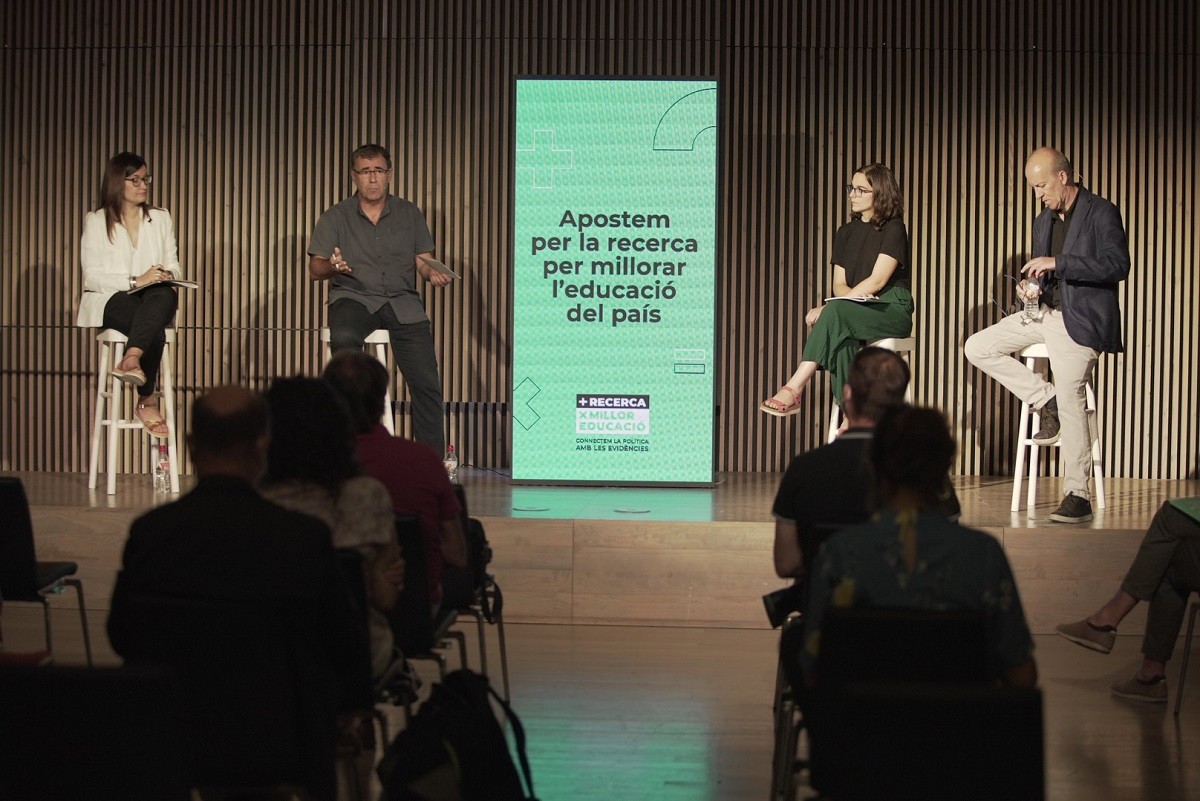 150 personalitats reclamen invertir l'1% del pressupost d'Educació en recerca