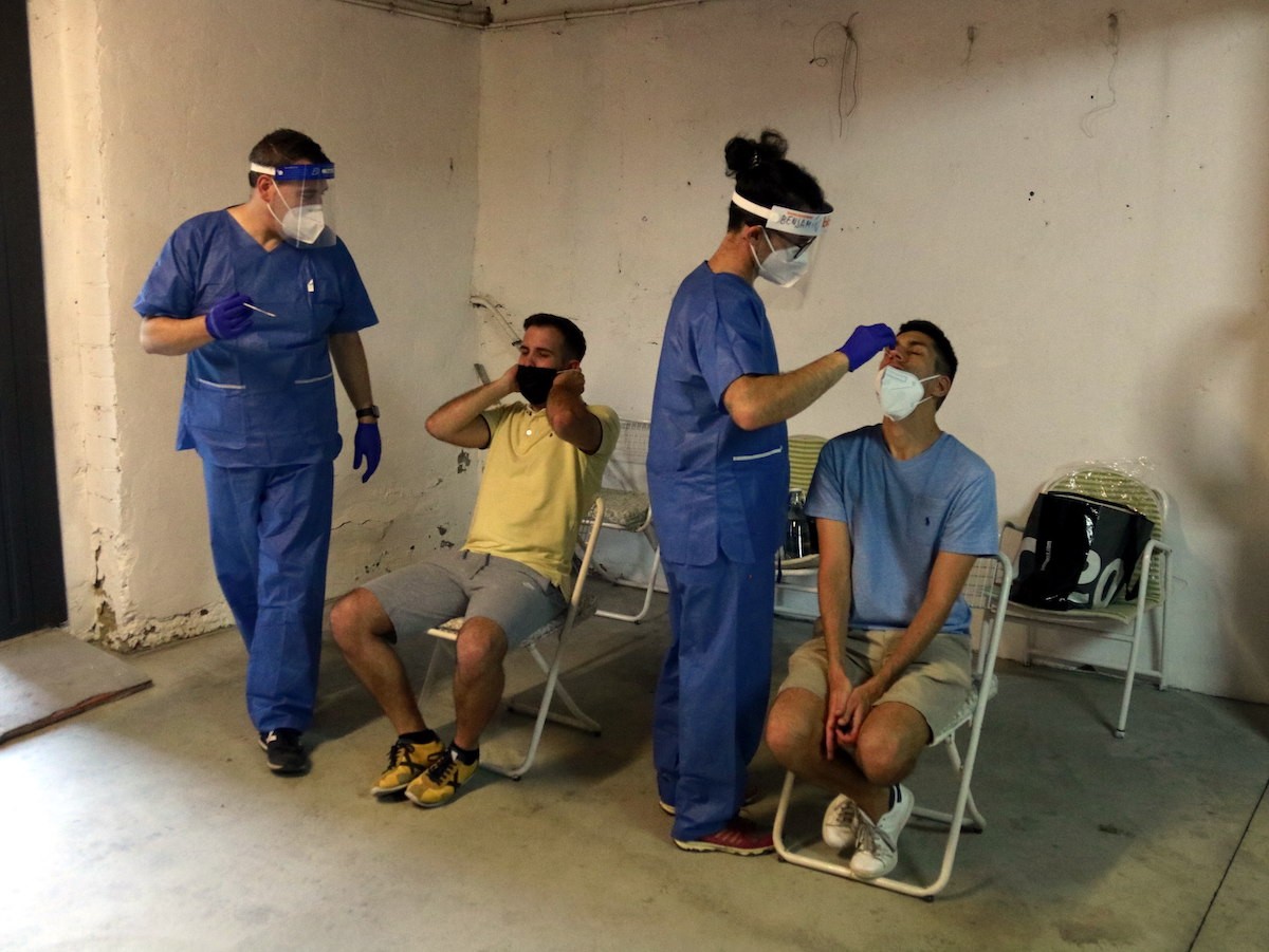 La sisena onada perd més força: 8.000 contagis i 88 hospitalitzats menys