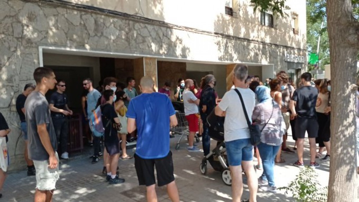 Desnonen un veí del Poblenou mentre estava hospitalitzat després que s'intentés suïcidar