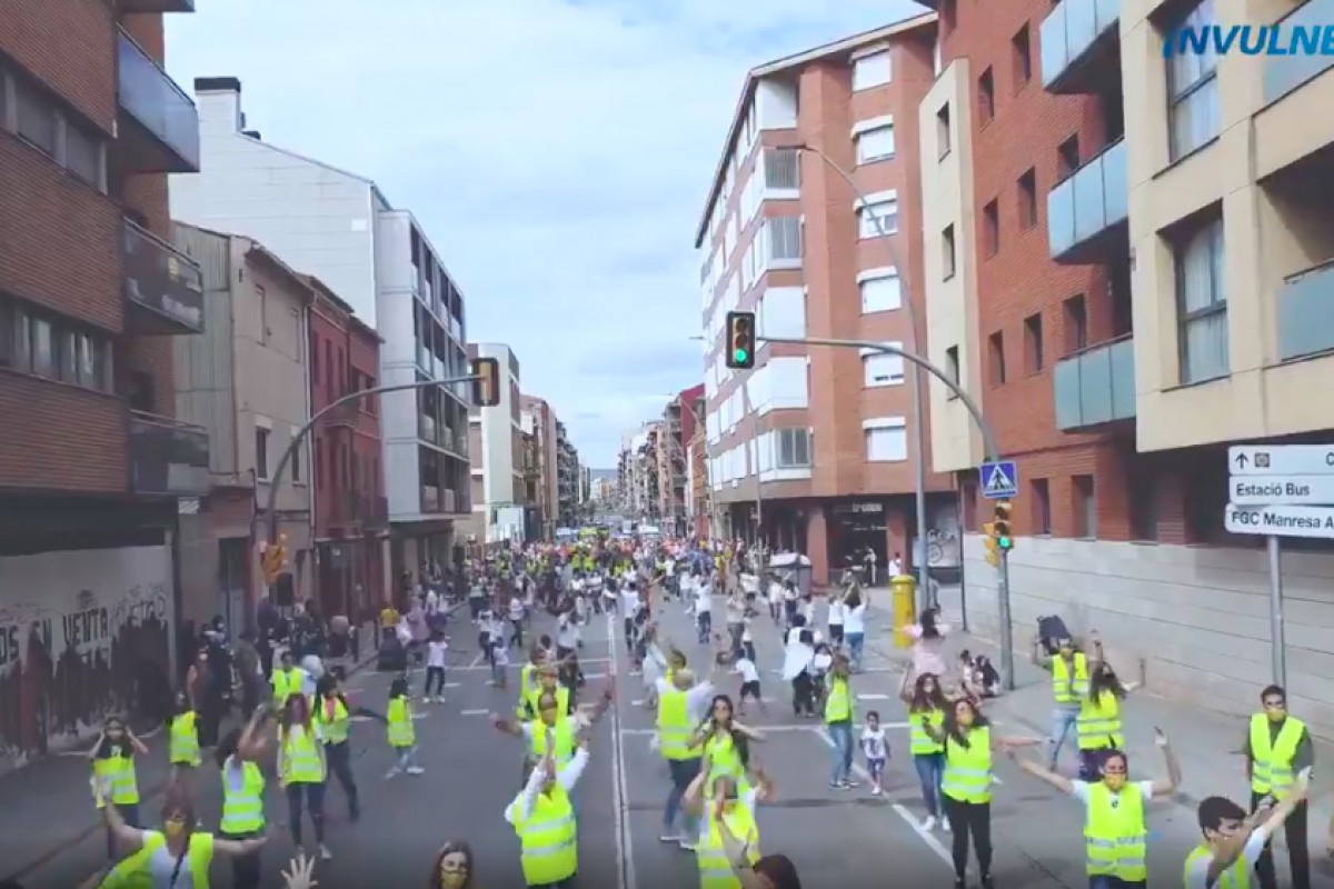 Videoclip multitudinari per agrair els imprescindibles de la pandèmia