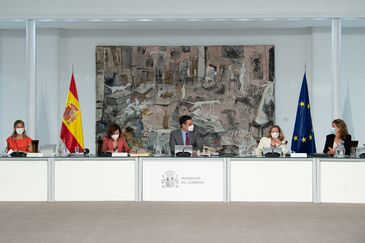 La interconnexió amb França, la línia soterrada amb més tensió del món