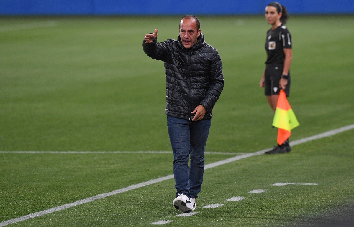 L'entrenador del Barça femení dimiteix després que les jugadores demanessin el seu relleu