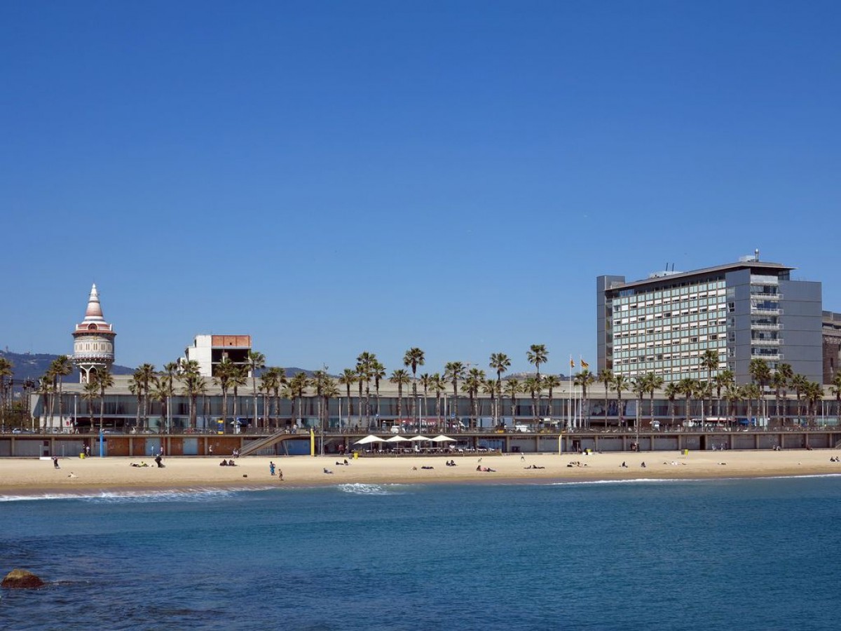 Mor una dona després d'ofegar-se a la platja del Somorrostro de Barcelona