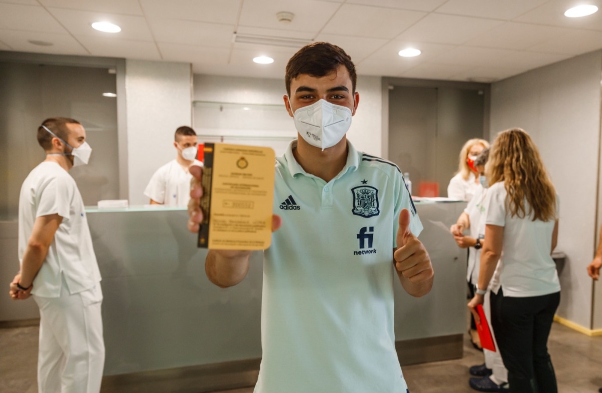 La selecció espanyola de futbol, vacunada per l'exèrcit
