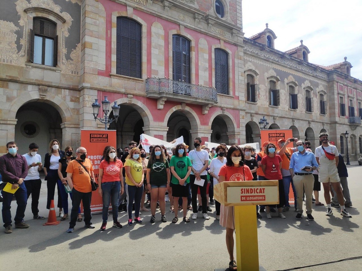 Entitats i partits reclamen a la Moncloa no impugnar la regulació de lloguers