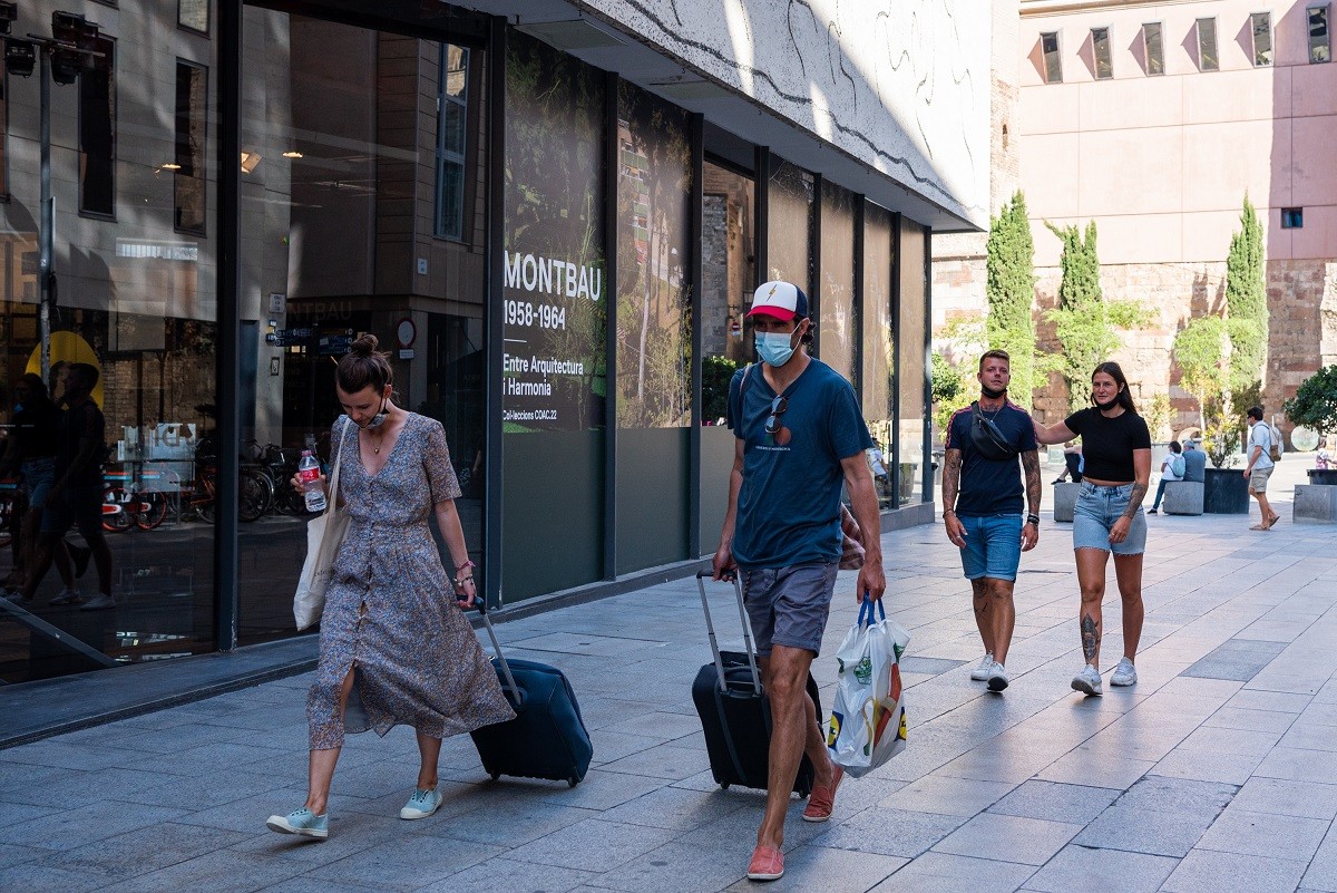 Els turistes comencen a omplir el decorat de Barcelona