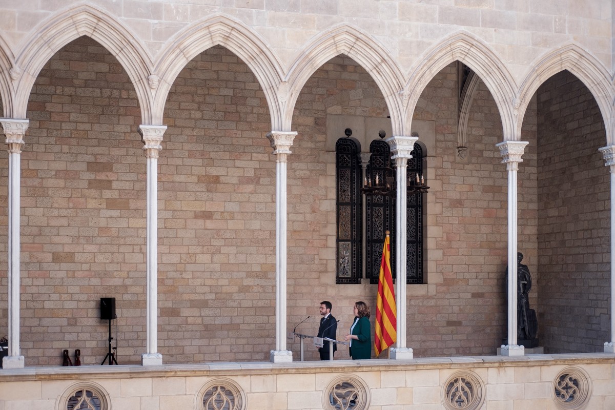 La Galeria Gòtica és l'escenari triat entre els dos equips per la compareixença conjunta entre el president i l'alcaldessa de Barcelona. - Adrià Costa