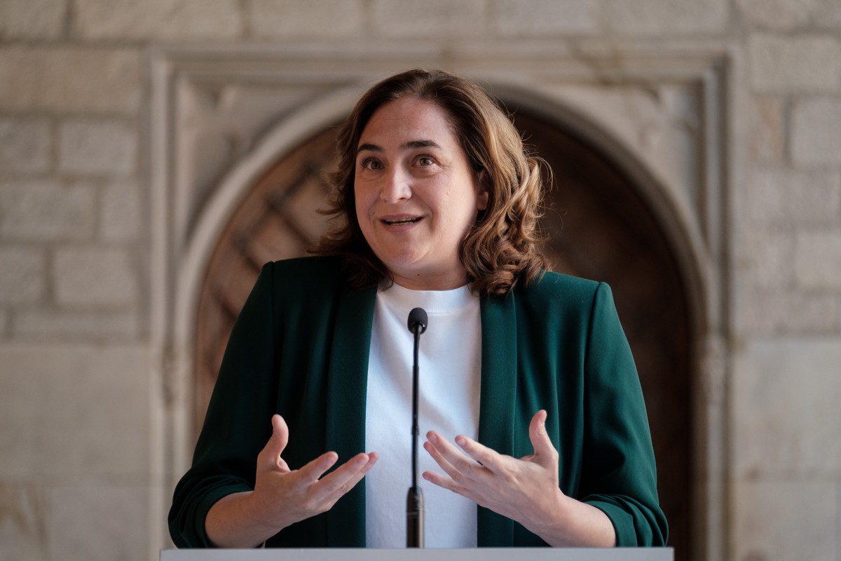 Colau acusa el PSOE d'actuar com el PP amb la regulació de lloguers