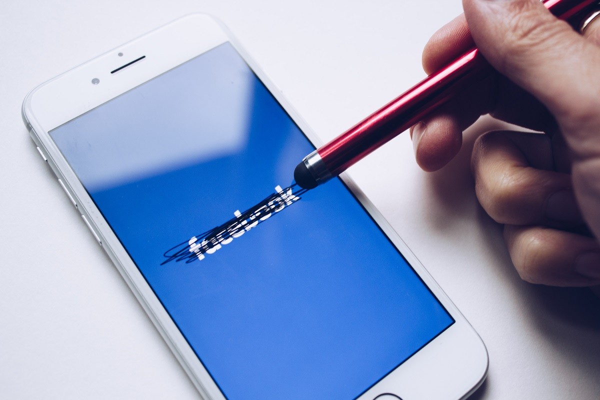 Facebook ocultarà les teves publicacions si no vas amb compte