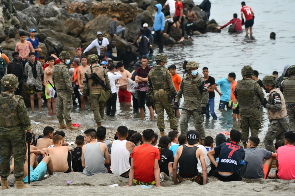 Una catalana localitza les seves filles a Ceuta entre els menors que han travessat la frontera