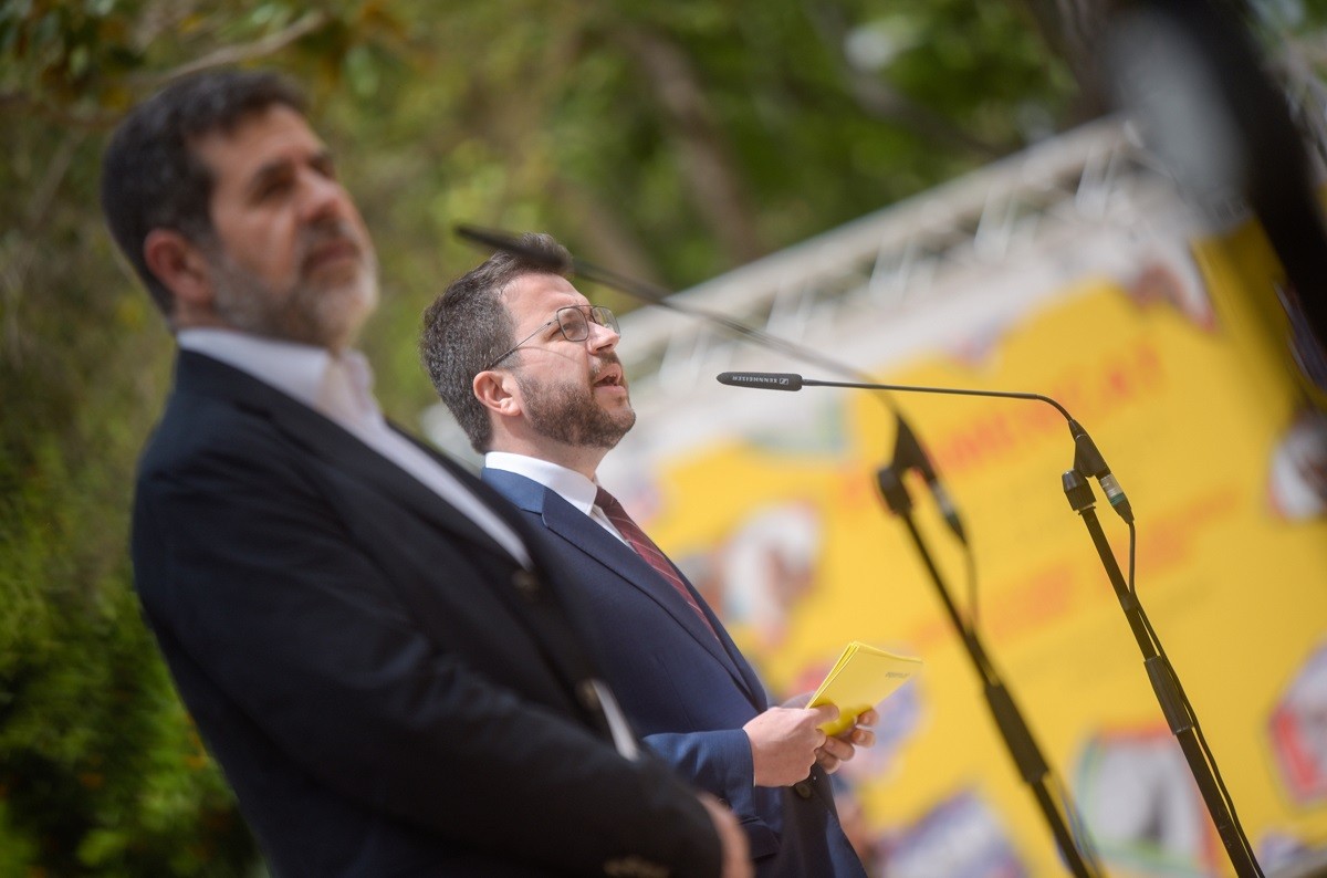 Pere Aragonès i Jordi Sànchez, en la presentació de l'acord al Palau Robert - ACN