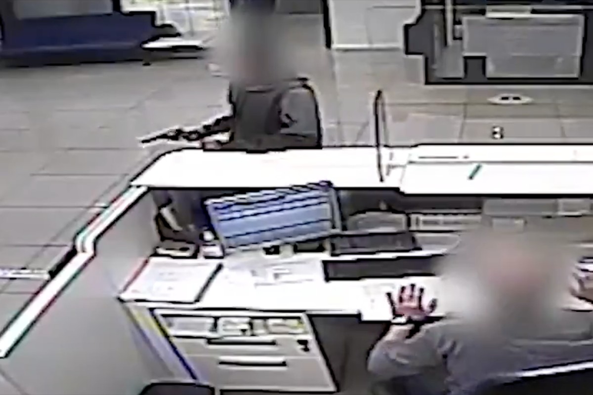 VÃDEO Detenen «in fraganti» a Barcelona un atracador de bancs reincident