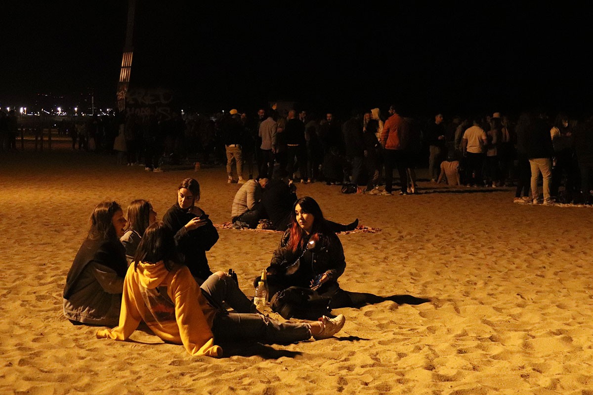 Desallotjades més de 9.000 persones en una nova nit de botellots a Barcelona