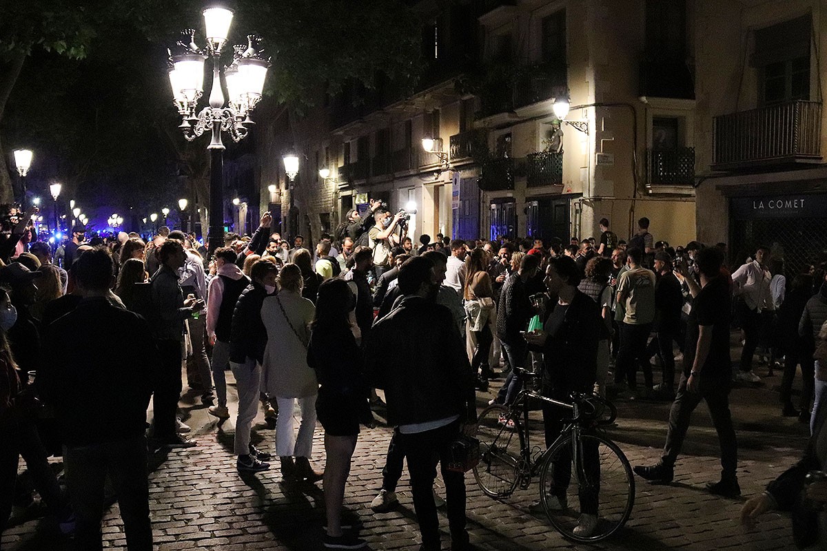 Més antiavalots a Barcelona per evitar aglomeracions a les nits