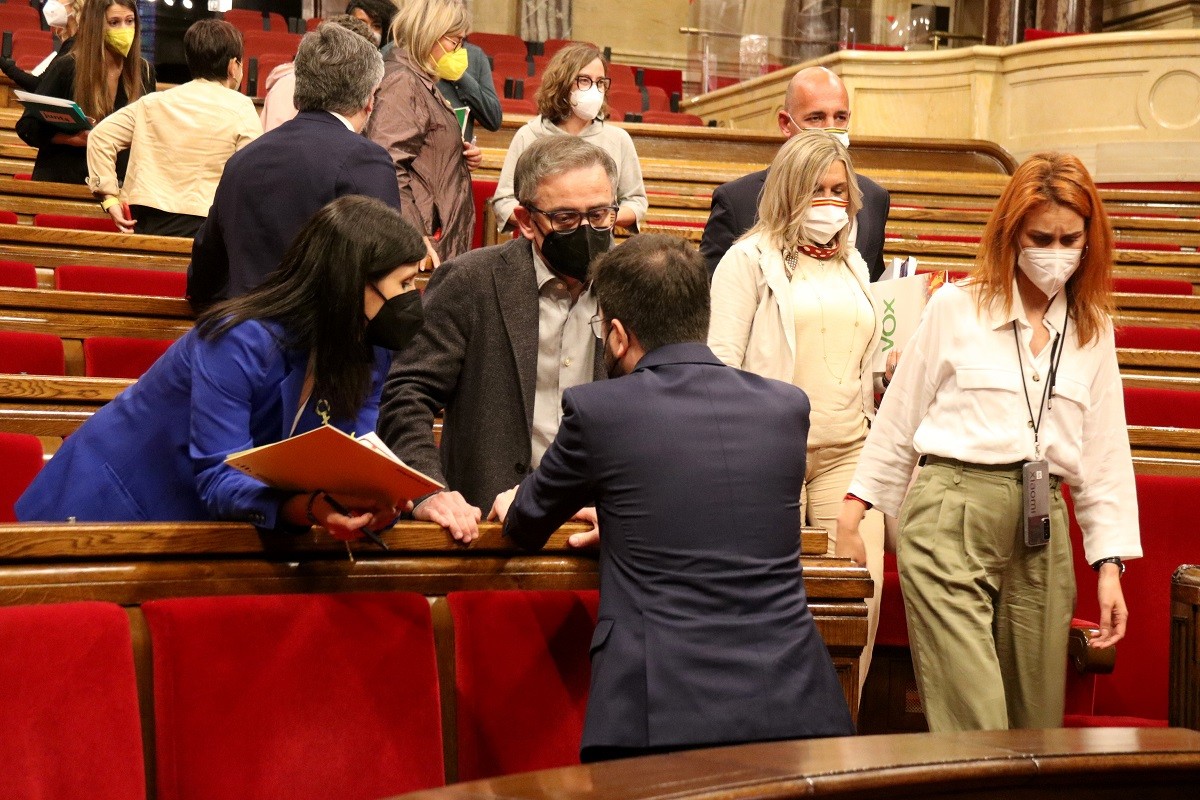 Més recursos a l'FP, 1.000 milions en habitatge i canvis al 112: així és l'acord Govern-comuns