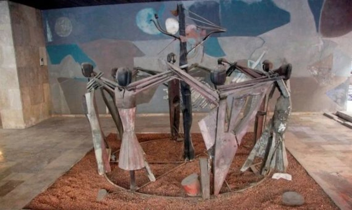 Unes obres en un edifici de Barcelona destrueixen un mural de Guinovart